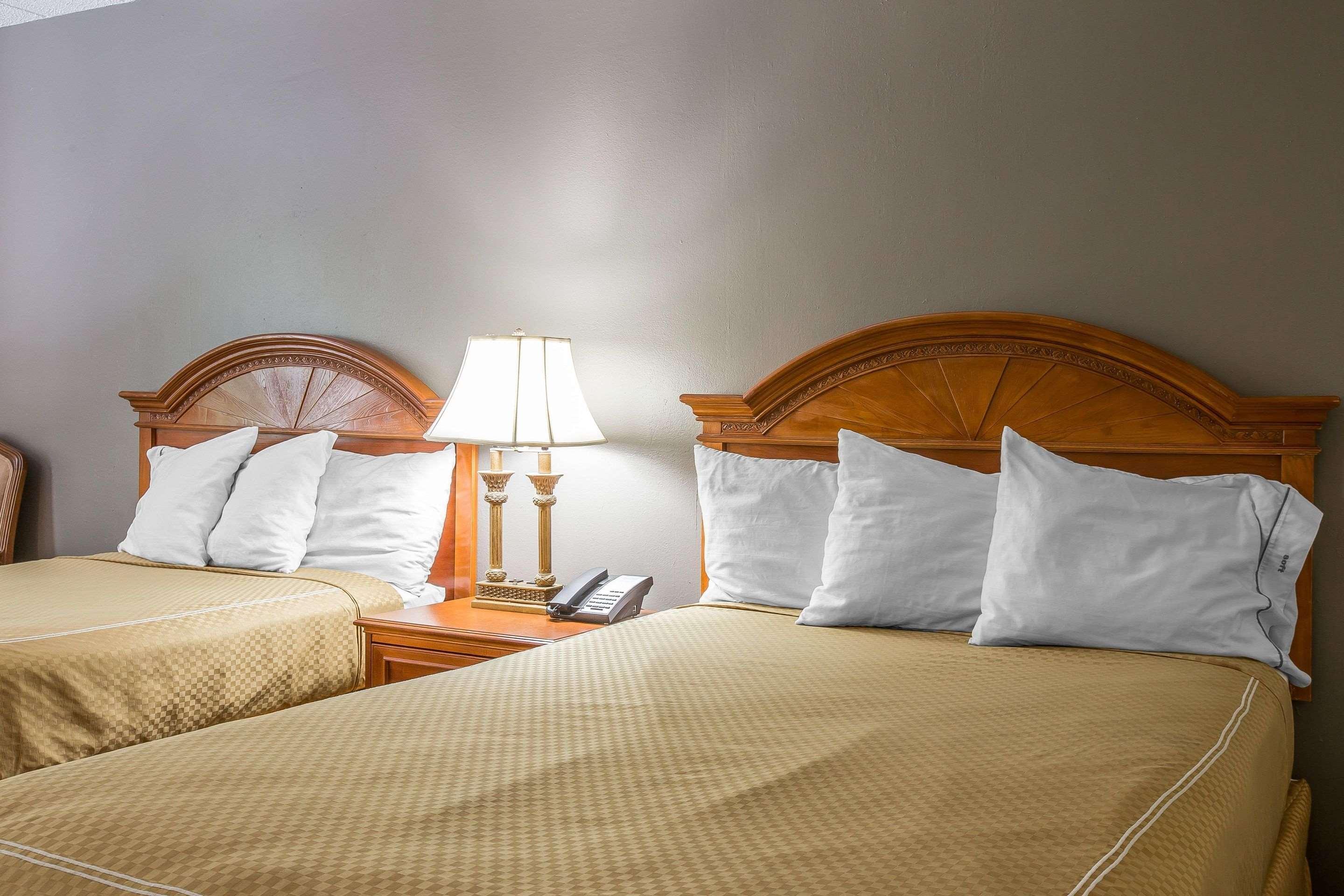Rodeway Inn Андерсон Экстерьер фото